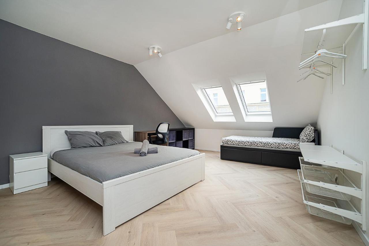 Big 4-Bedroom Flat, Terrace With Great Vitkov View Praag Buitenkant foto