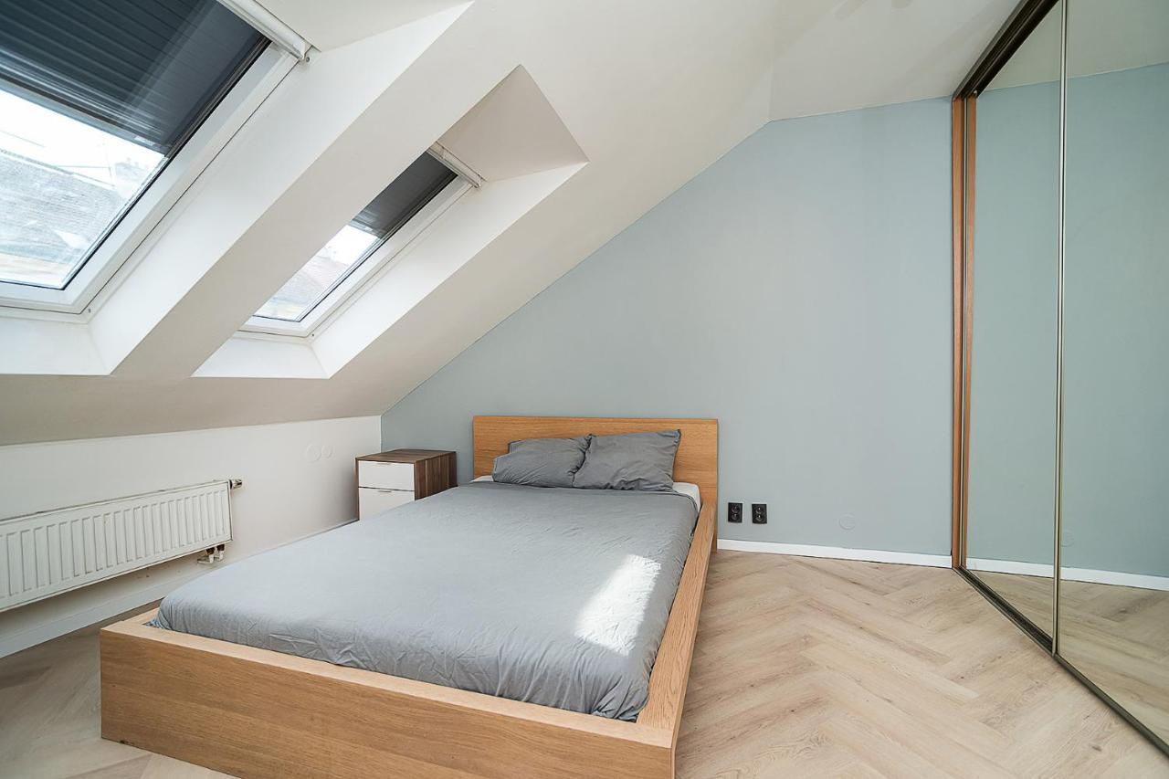 Big 4-Bedroom Flat, Terrace With Great Vitkov View Praag Buitenkant foto