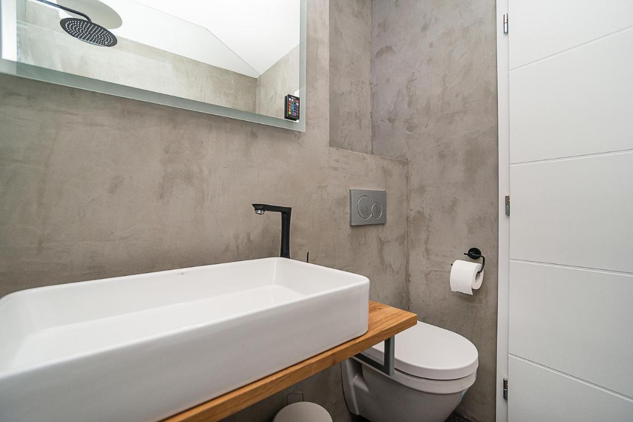 Big 4-Bedroom Flat, Terrace With Great Vitkov View Praag Buitenkant foto